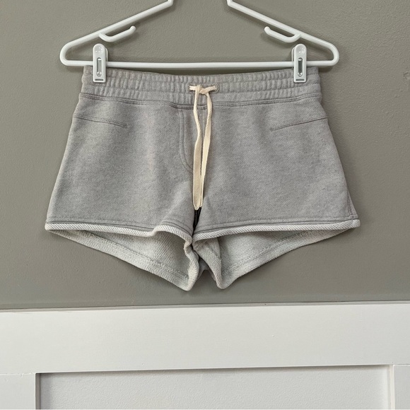 Lululemon All You Need Short in Heathered Silver Spoon - RARE - Picture 2 of 6